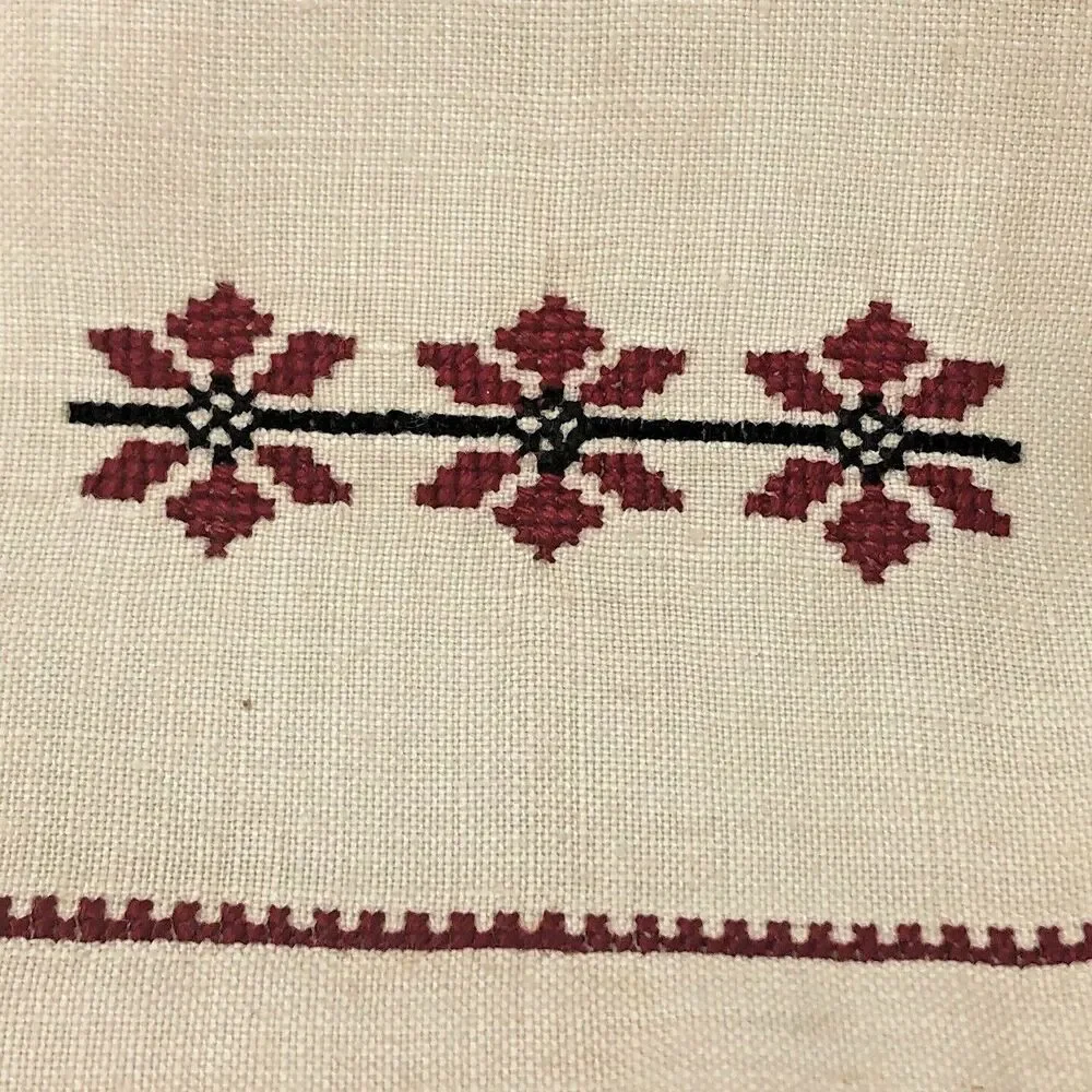 Cross Stitch Linen Fingertip Towels / Napkins Handmade Vintage NOS Set of 2